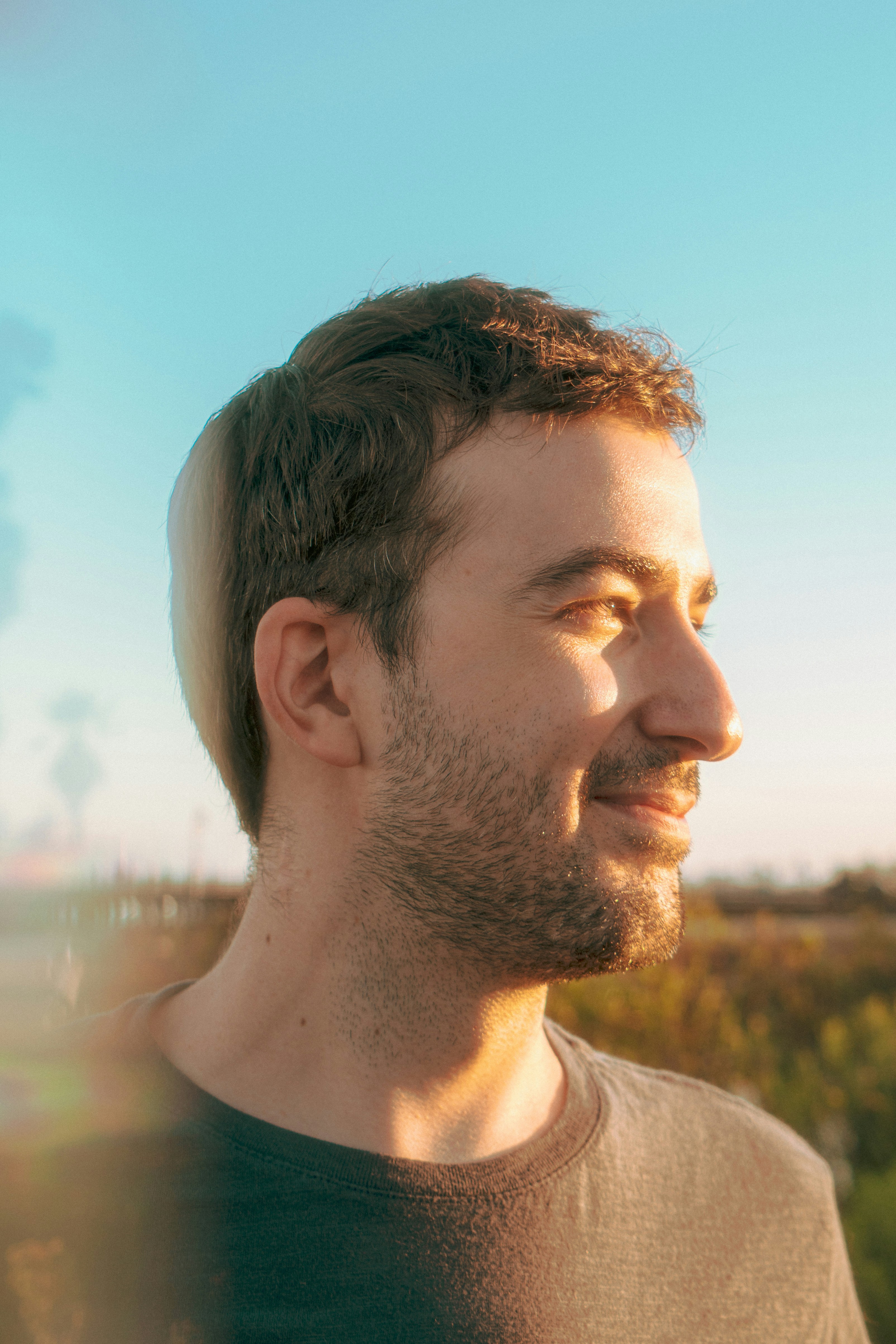 Sunlit portrait looking toward the horizon